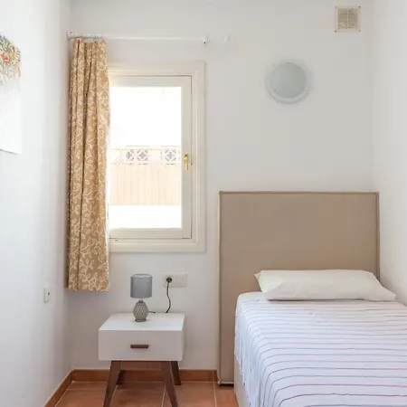 Private With Heated Pool & Terrace View וילה