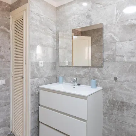 Private With Heated Pool & Terrace View קורלחו