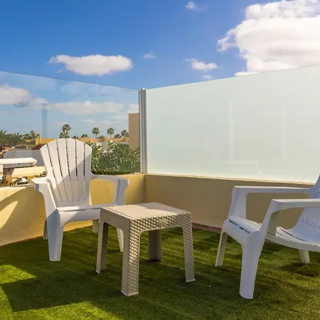 Private With Heated Pool & Terrace View וילה *