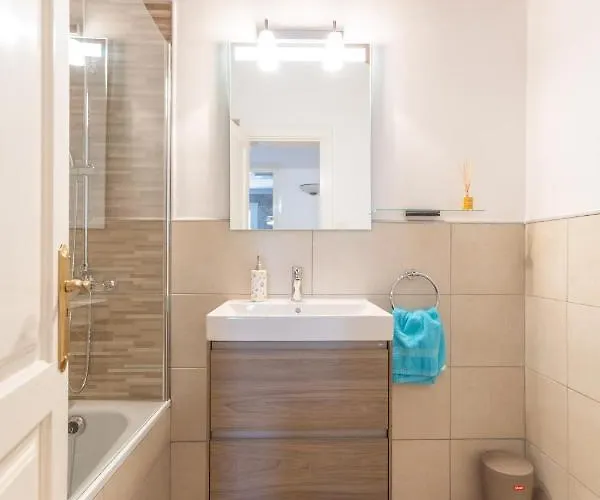 Private With Heated Pool & Terrace View וילה קורלחו