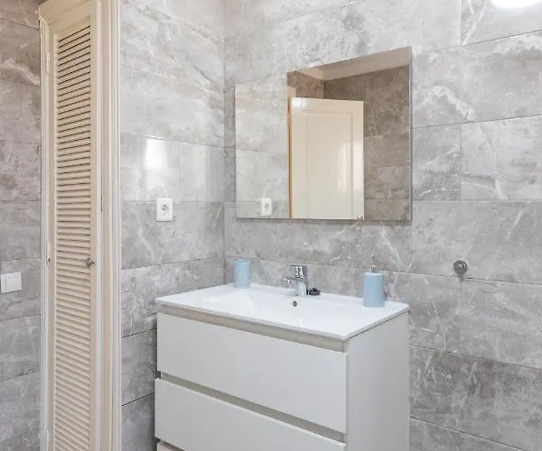 Private With Heated Pool & Terrace View קורלחו