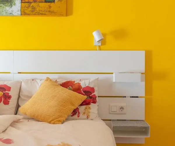 Private With Heated Pool & Terrace View וילה *