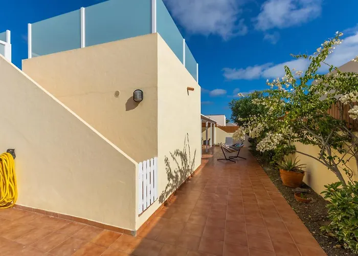 Private With Heated Pool & Terrace View וילה *