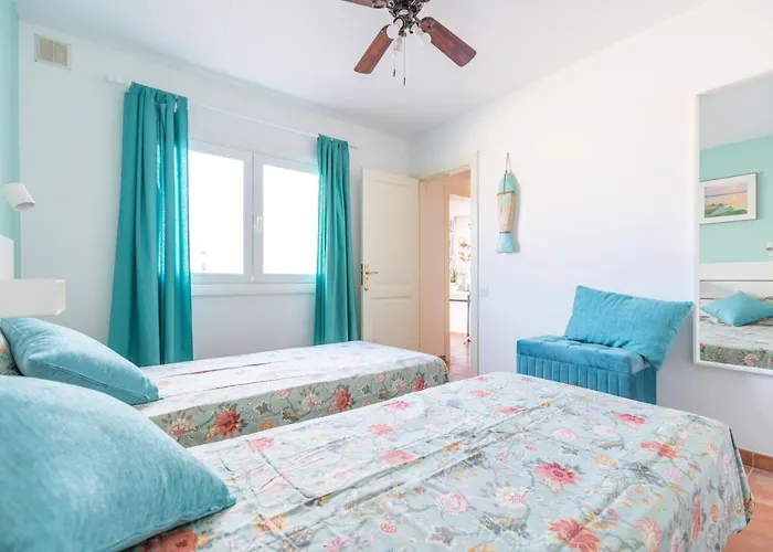 Private With Heated Pool & Terrace View וילה קורלחו