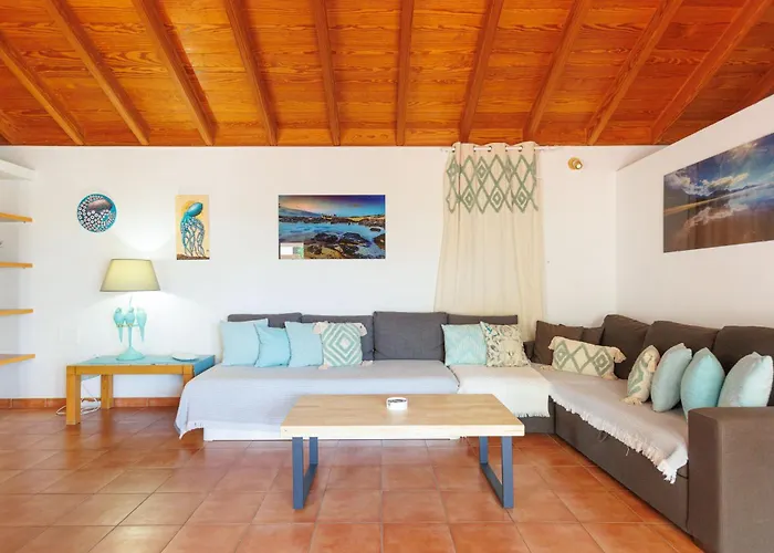 Private With Heated Pool & Terrace View וילה