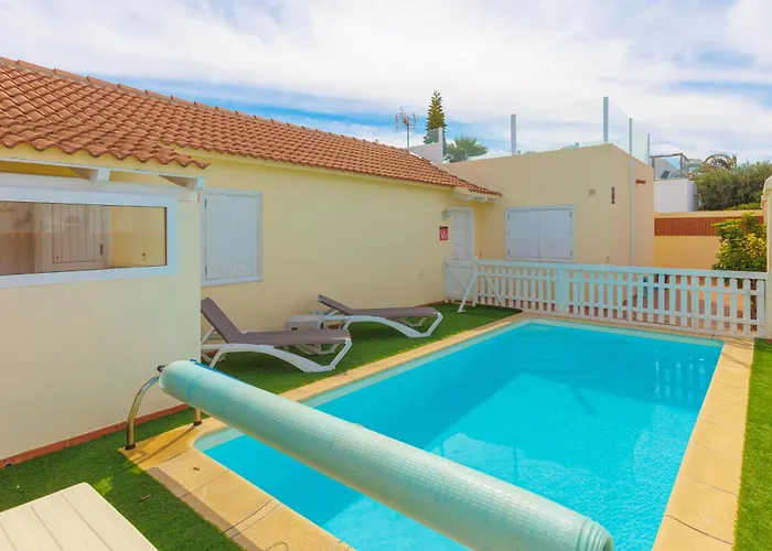 Private With Heated Pool & Terrace View Willa